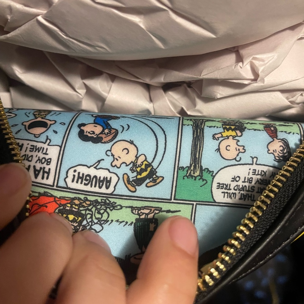 Peanuts Yellow and Black Kids Backpack - Picture 4 of 4